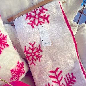 NWT RARE Nicole Miller Pink Christmas Snowflake Blanket Throw HTF TIKTOK